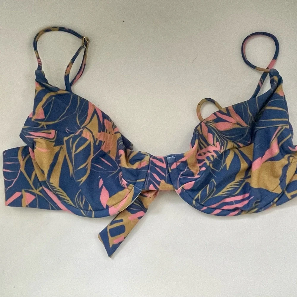Skatie Blue and Pink Tropical Underwire Bikini Top